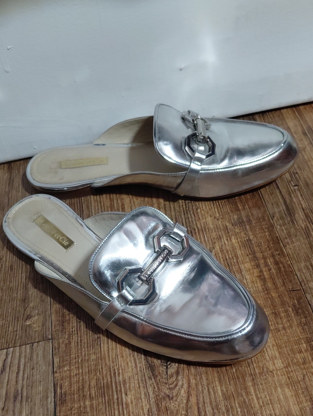 Louise et Cie Women’s Silver Metallic Slip-On Loafer Mules 7M/37